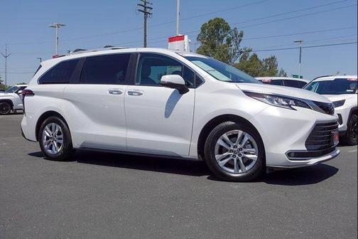 Wind Chill Pearl 2023 Toyota Sienna Limited
