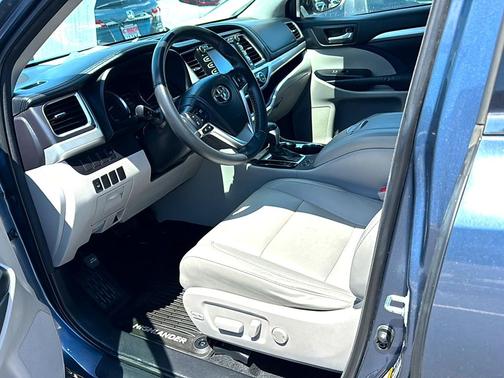 Nautical Blue Metallic 2015 Toyota Highlander XLE