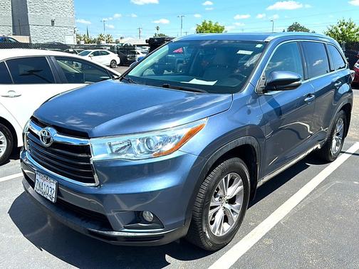 Nautical Blue Metallic 2015 Toyota Highlander XLE