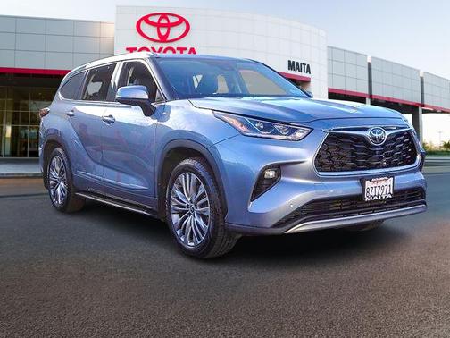 Moon Dust 2022 Toyota Highlander Platinum