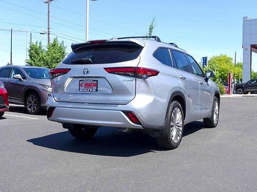 Celestial Silver Metallic 2021 Toyota Highlander Hybrid Platinum