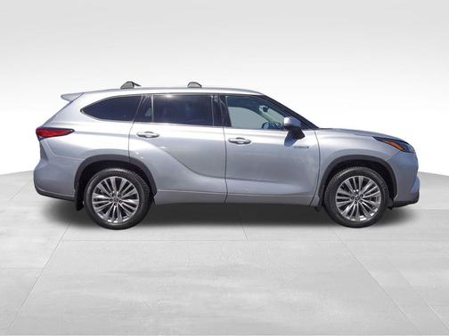 Celestial Silver Metallic 2021 Toyota Highlander Hybrid Platinum