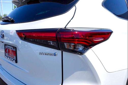 Wind Chill Pearl 2023 Toyota Highlander Hybrid XLE