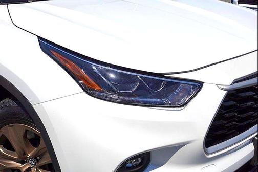 Wind Chill Pearl 2023 Toyota Highlander Hybrid XLE