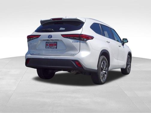 Wind Chill Pearl 2023 Toyota Highlander Hybrid XLE