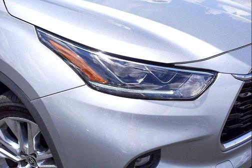 Celestial Silver Metallic 2023 Toyota Highlander Hybrid Limited