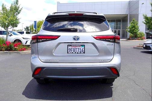 Celestial Silver Metallic 2023 Toyota Highlander Hybrid Limited