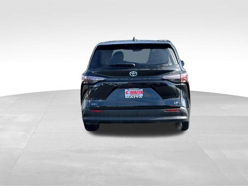 2025 Toyota Sienna LE