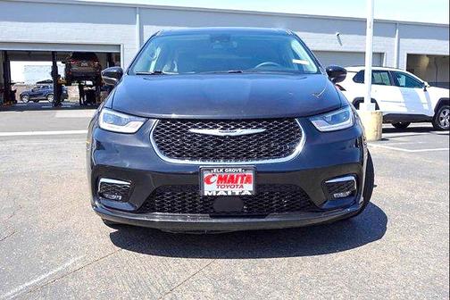 Brilliant Black Crystal Pearlcoat 2023 Chrysler Pacifica Touring L