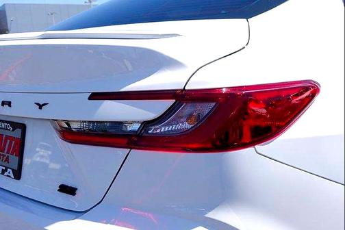 Ice Cap 2025 Toyota Camry SE