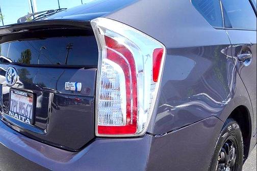 Classic Silver Metallic 2015 Toyota Prius LE