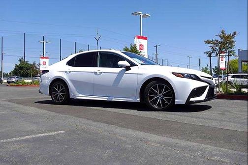 White 2022 Toyota Camry SE