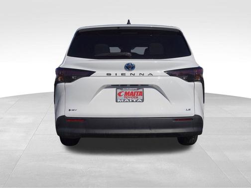 2025 Toyota Sienna LE