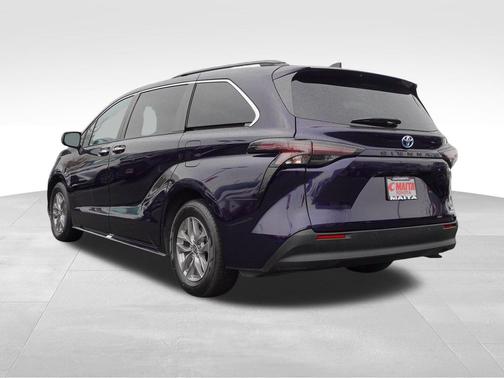 2024 Toyota Sienna XLE