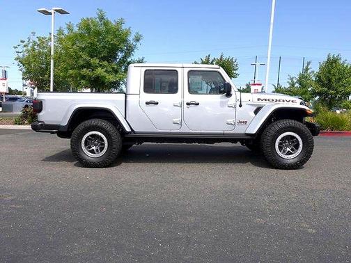 Silver Zynith Clearcoat 2023 Jeep Gladiator Mojave 4x4