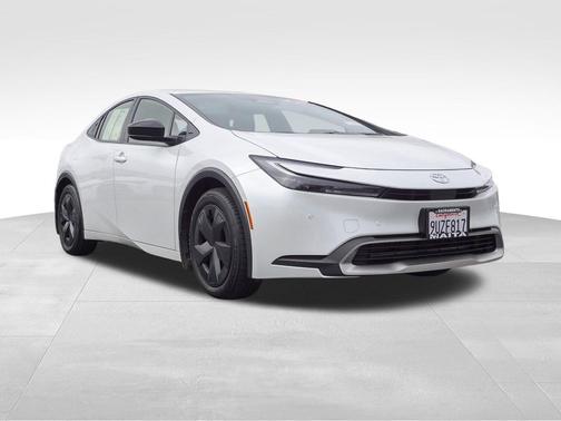 2025 Toyota Prius Plug-In Hybrid SE