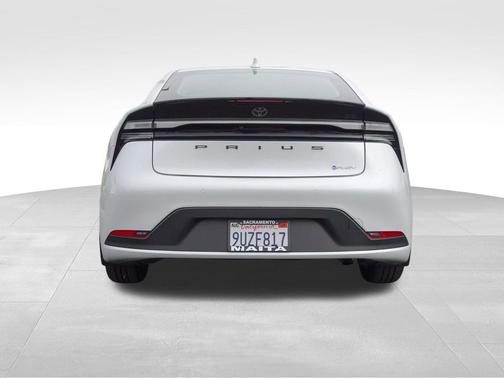 2025 Toyota Prius Plug-In Hybrid SE