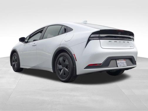 2025 Toyota Prius Plug-In Hybrid SE