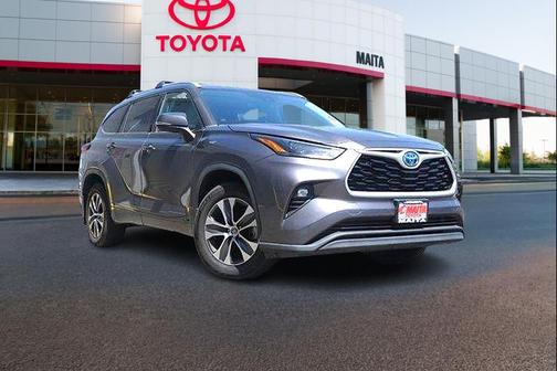 Magnetic Gray Metallic 2022 Toyota Highlander Hybrid XLE