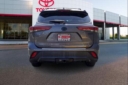 Magnetic Gray Metallic 2022 Toyota Highlander Hybrid XLE