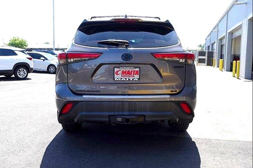 Magnetic Gray Metallic 2022 Toyota Highlander Hybrid XLE