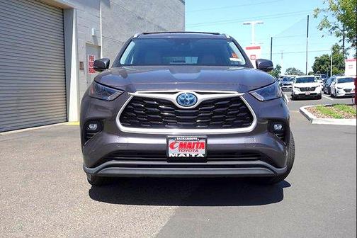 Magnetic Gray Metallic 2022 Toyota Highlander Hybrid XLE