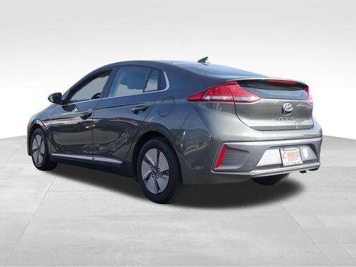 2022 Hyundai IONIQ Hybrid SE