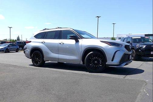 Celestial Silver Metallic 2023 Toyota Highlander XSE