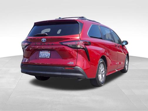 Ruby Flare Pearl 2022 Toyota Sienna XLE