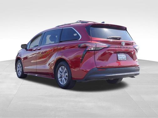 Ruby Flare Pearl 2022 Toyota Sienna XLE