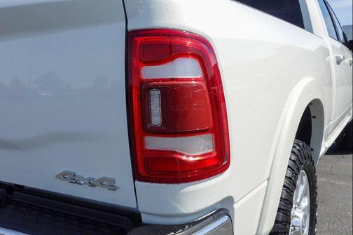 2022 RAM 3500 Laramie Crew Cab 4x4 6'4' Box