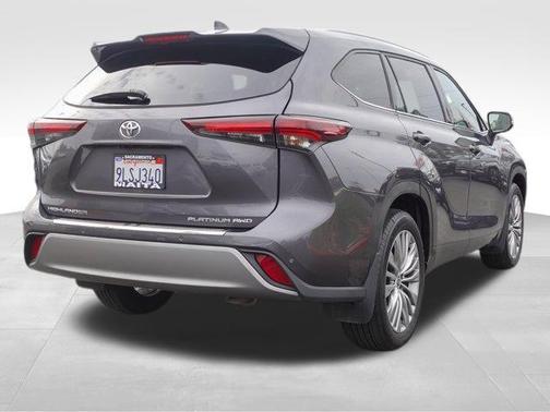 2024 Toyota Highlander 