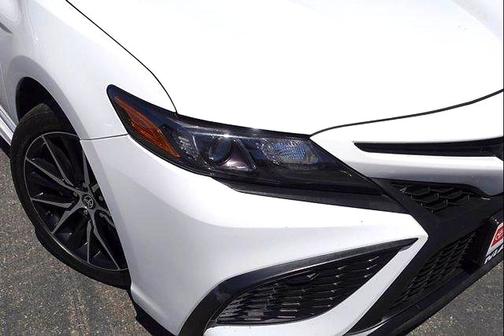 Ice Cap 2024 Toyota Camry SE