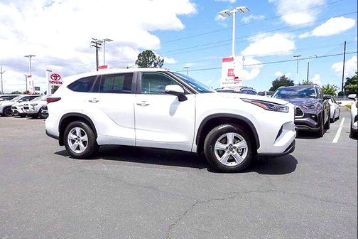 White 2025 Toyota Highlander LE