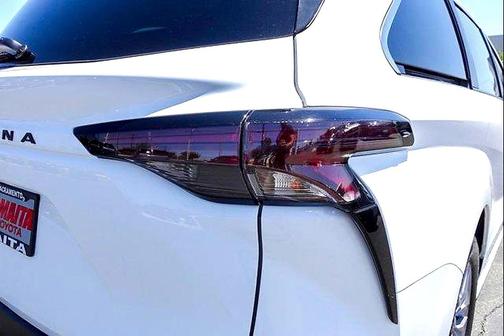Ice Cap 2025 Toyota Sienna LE