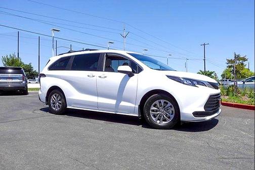 Ice Cap 2025 Toyota Sienna LE