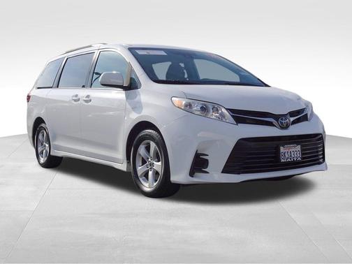2019 Toyota Sienna LE