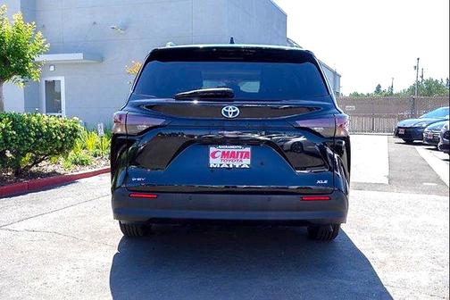 Midnight Black Metallic 2025 Toyota Sienna XLE