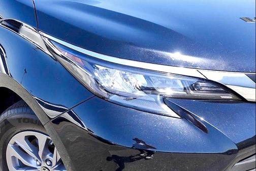 Midnight Black Metallic 2025 Toyota Sienna XLE