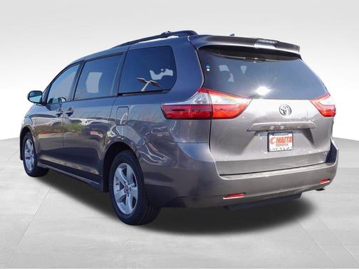 2018 Toyota Sienna LE