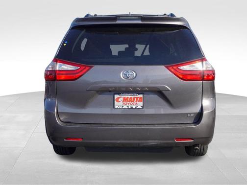 2018 Toyota Sienna LE