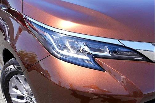 Sunset Bronze Mica 2022 Toyota Sienna XLE