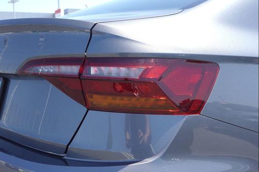 Platinum Gray Metallic 2019 Volkswagen Jetta 1.4T SE