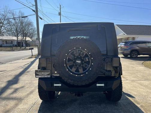 Photo 5 of 11 of 2009 Jeep Wrangler Unlimited Sahara