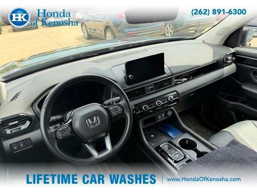 Crystal Black Pearl 2024 Honda Pilot Touring
