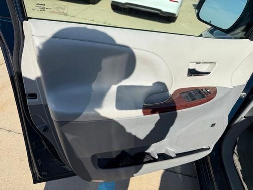 2011 Toyota Sienna XLE