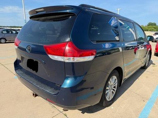 2011 Toyota Sienna XLE