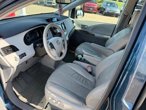 2011 Toyota Sienna XLE