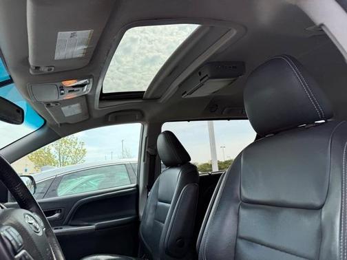 2017 Toyota Sienna SE