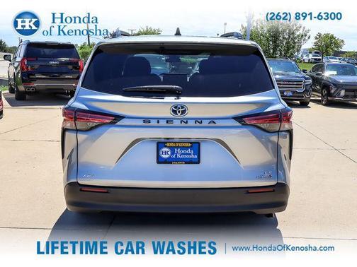 Celestial Silver Metallic 2021 Toyota Sienna LE